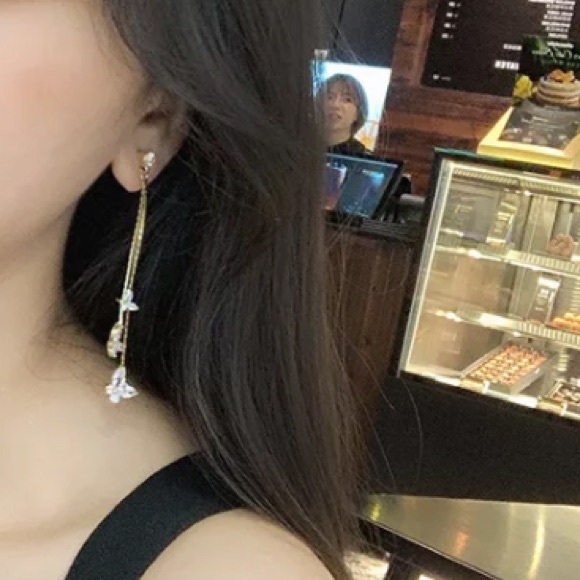 Gold Tone Butterfly 🦋 Crystals Earrings - Picture 3 of 4